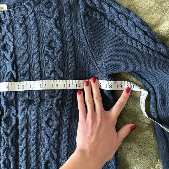 L.L. Bean Cable knit Sweater - Picture 5 of 7